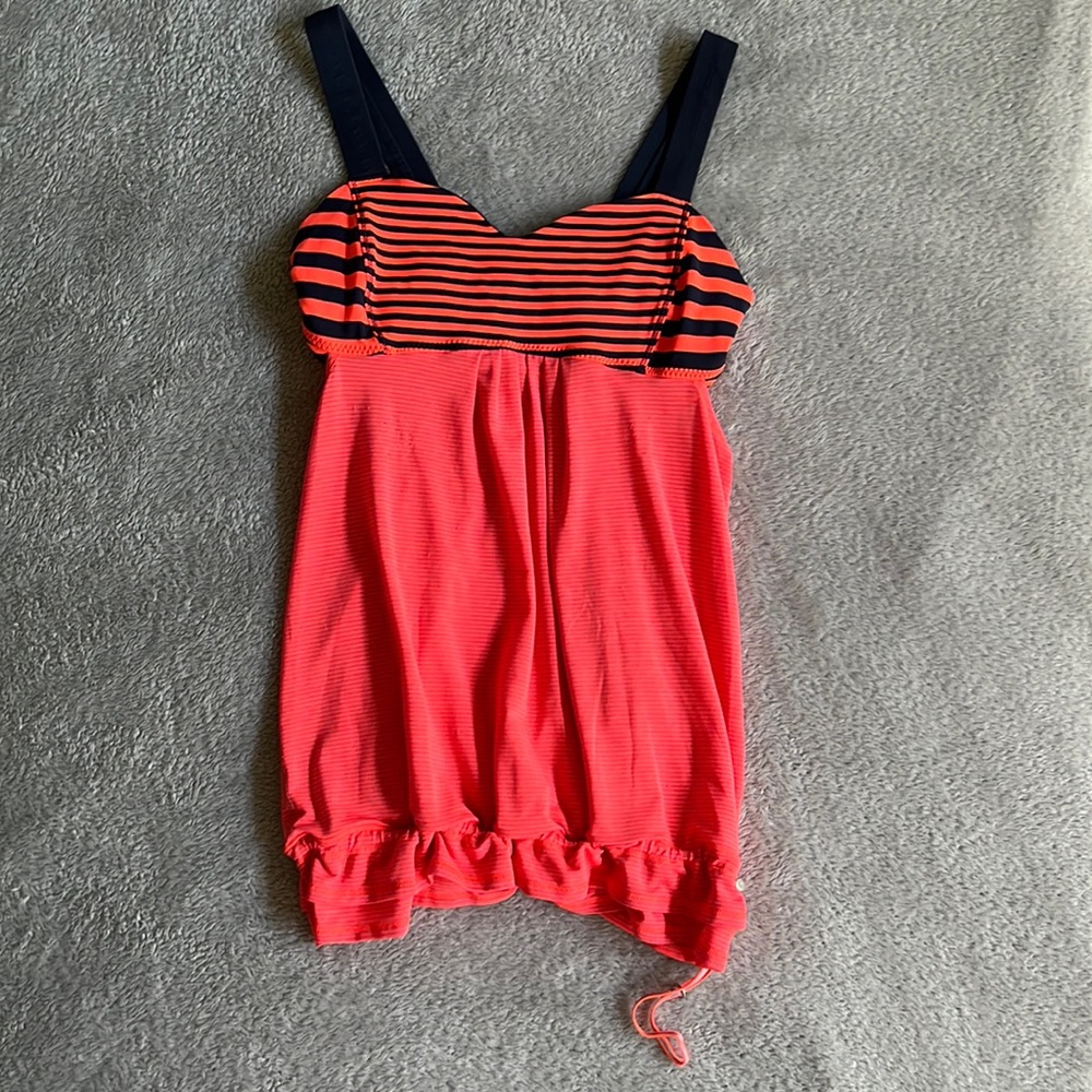 Lululemon Back on Track tank with built in sports bra; size 6